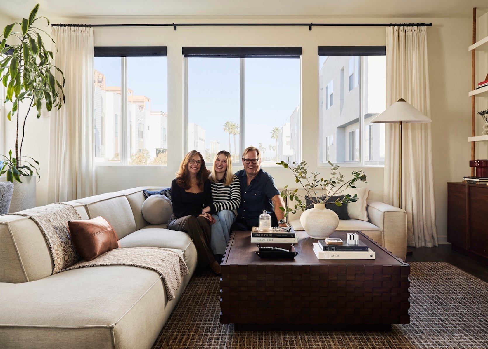 Mallory megmentette a szülei nappaliját a szürke vinyltól!