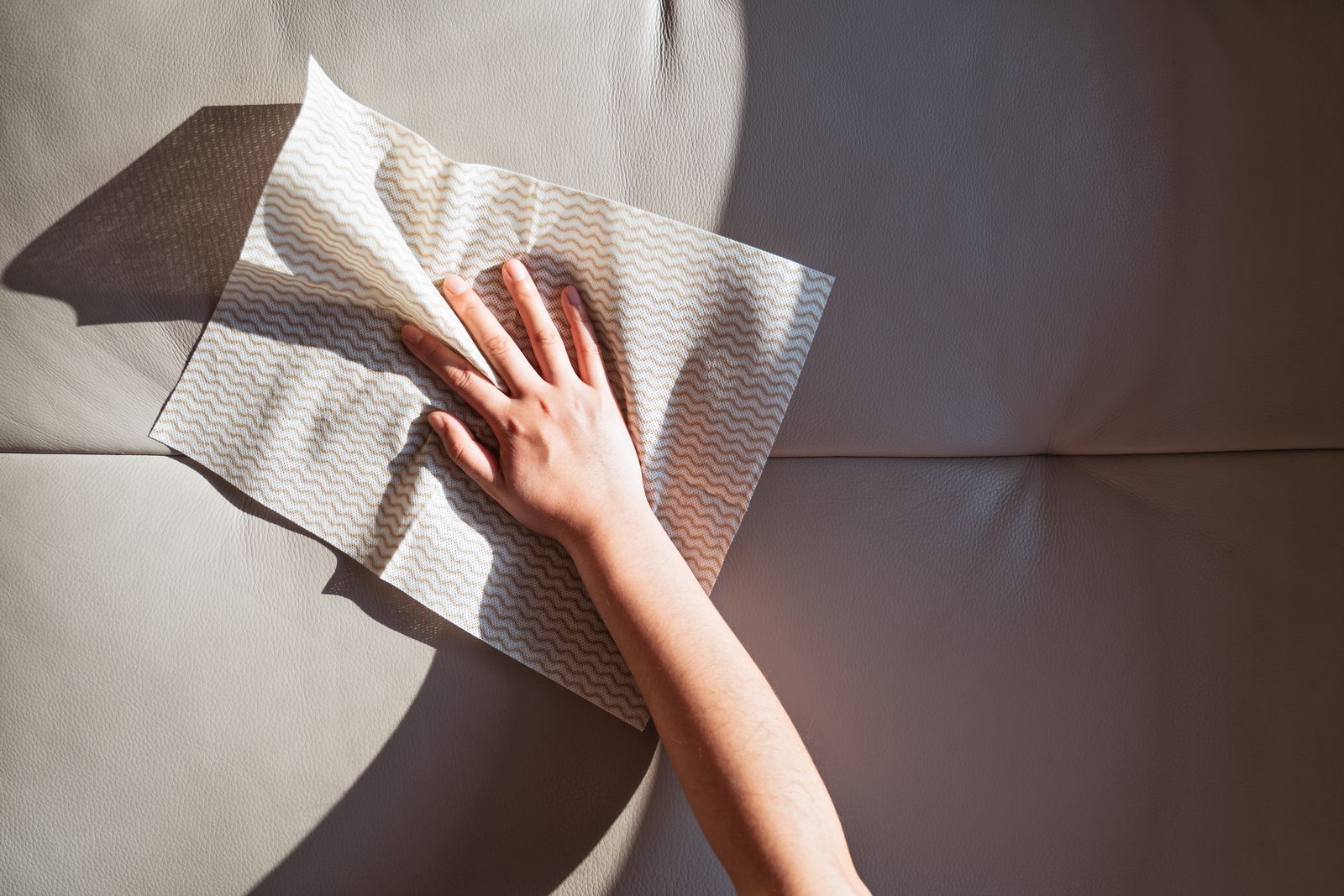 Bőrkanapét tisztítani? Itt a válasz minden kérdésedre!