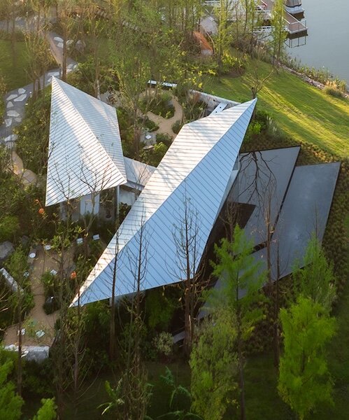 Hajlított háromszögletű tető: Luxerivers kávézó a Jangcson