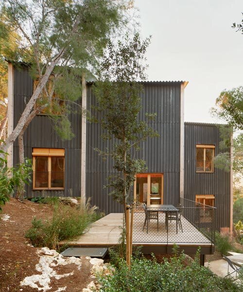 Könnyűszerkezetes fa ház Spanyolországban: fák között lebeg!