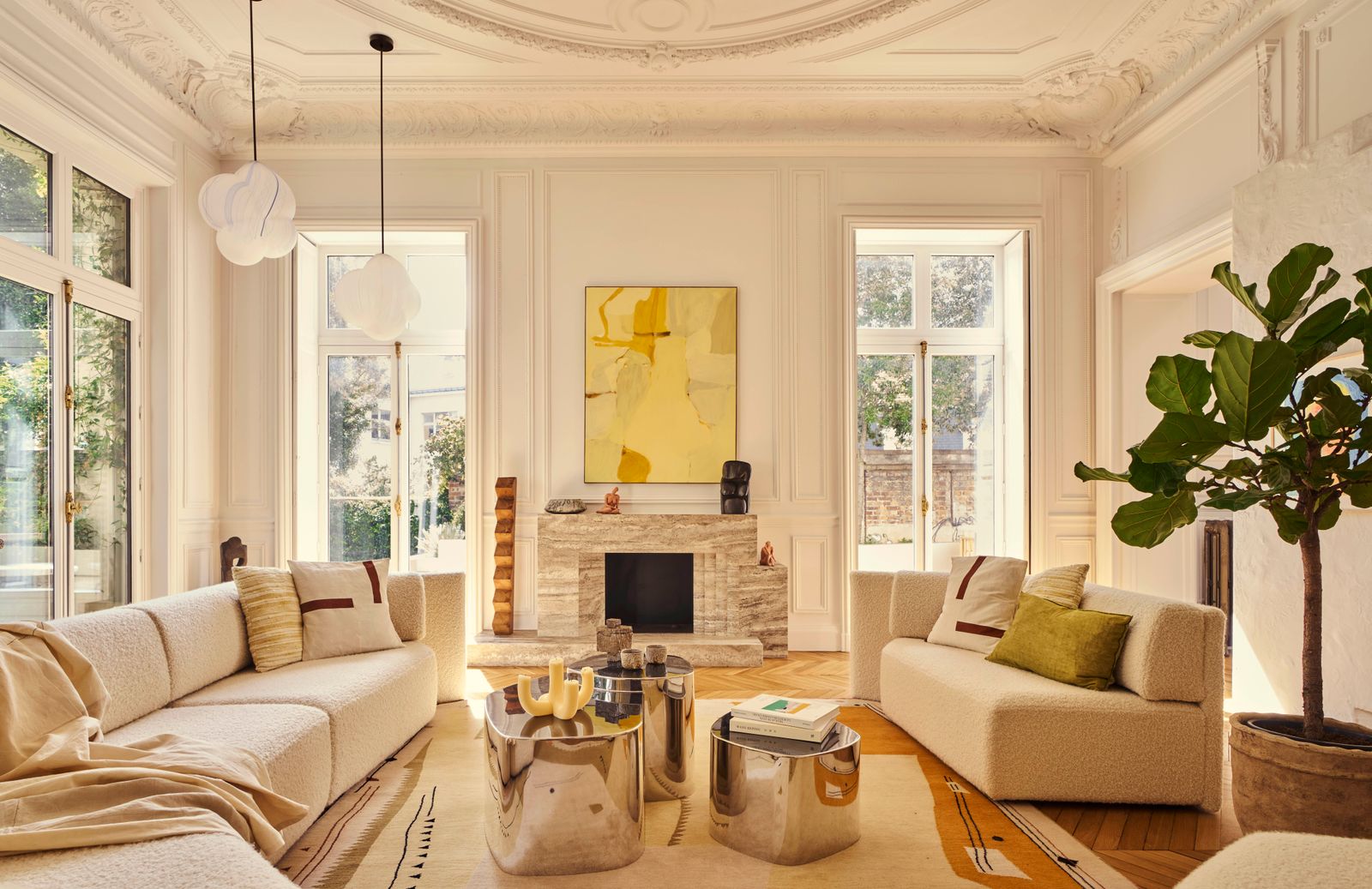 Rejtett Párizsi Lakás: Csodás Kerttel a Haussmann-házban!