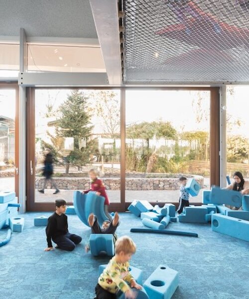 Gyerekek alakítják át Rotterdam játszóterét: Kék kaland!