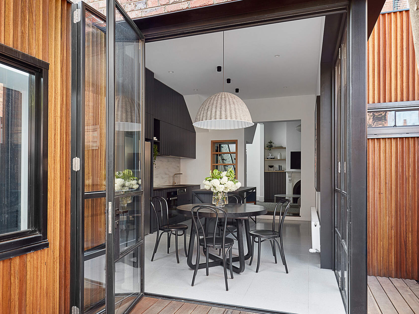 Bookshelf Wall: Megrázó loft és udvar varázsolja át az otthont!