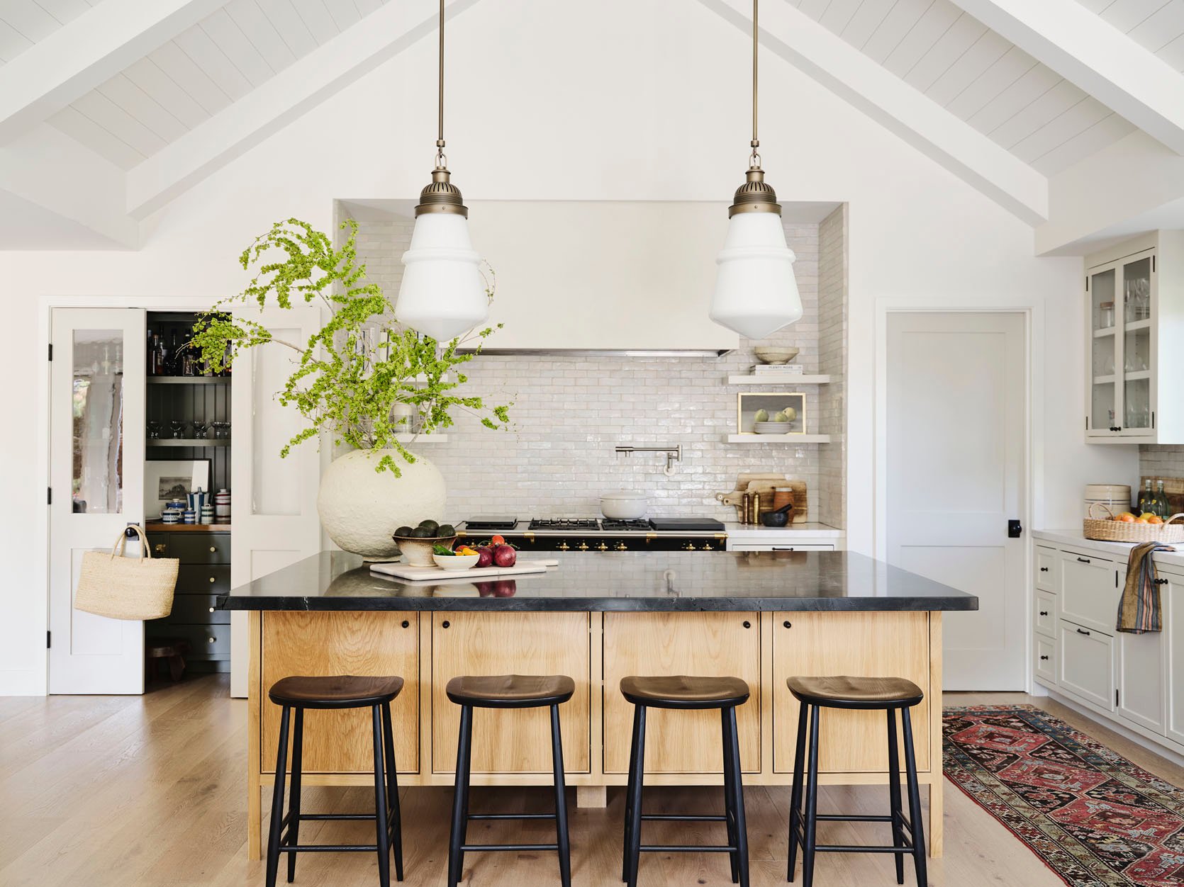 Nyugalom és inspiráció: Fedezd fel ezt a semleges otthont!