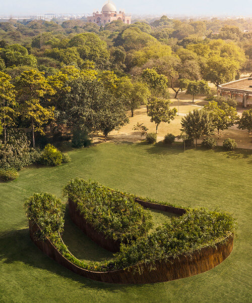 Natív növények élő lombkoronája borítja az aranyani pavilont