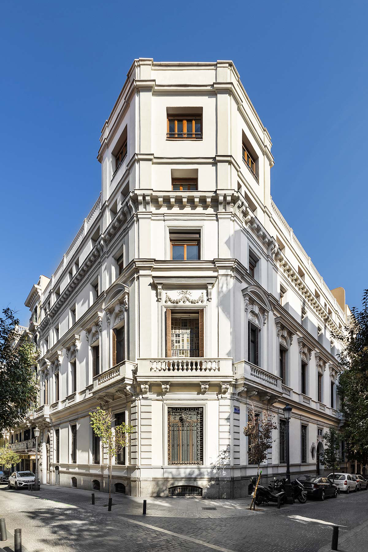 Életművészet kiállítása Madrid szívében!