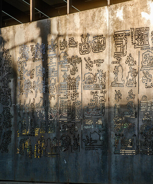 Oaxaca buszmegállói: Helyi történetek ihlette fém panelek