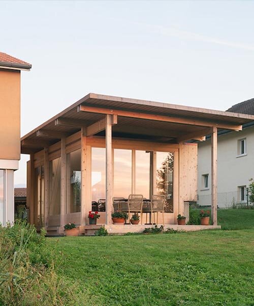 Fából készült pavilon: pihenőhely és növénykert határán