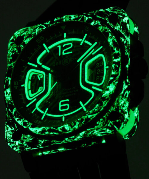 Lumineszcens gyanta és zöld gumi: fényes éjjellátó óra!