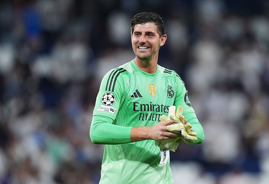 Courtois: 64,000 négyzetlábnyi focipálya méretű ház!