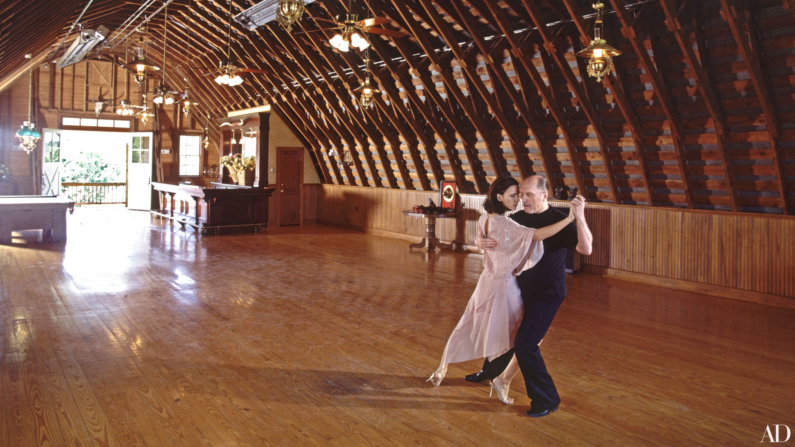 Duvall elegáns virginiai farmja: tangó a pajtában!