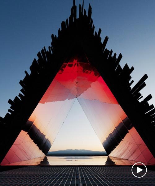 Reflektív vörös kamra bukkant fel a prismás hegytől!