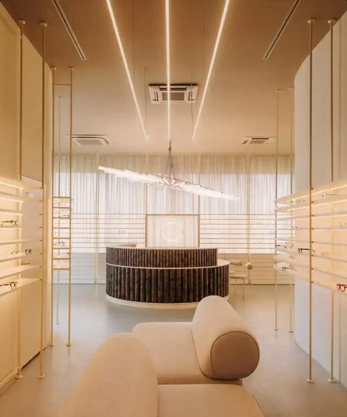 Szemészeti anatómia inspirálja a lengyel optikai szalont!