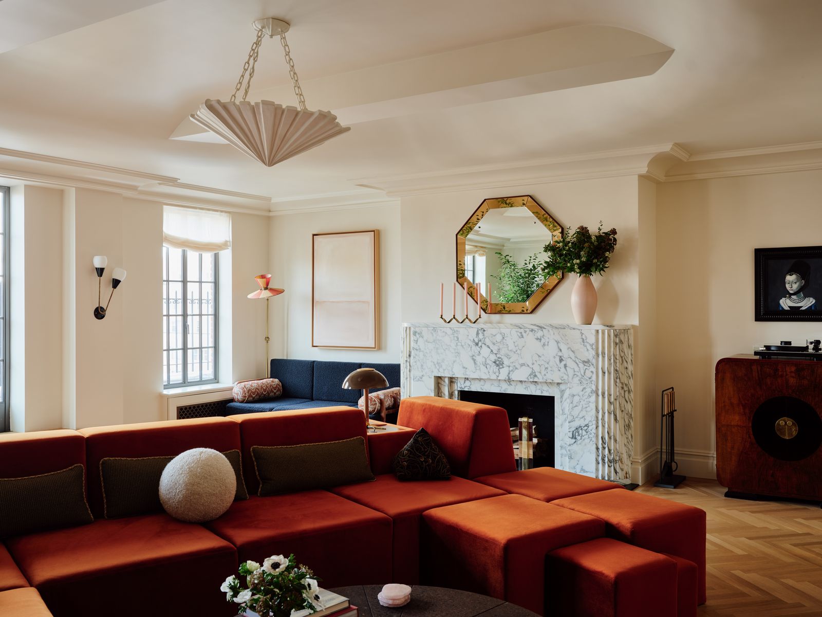 Stranger Things: Matt Duffer manhattani lakása brutális kanapéval!