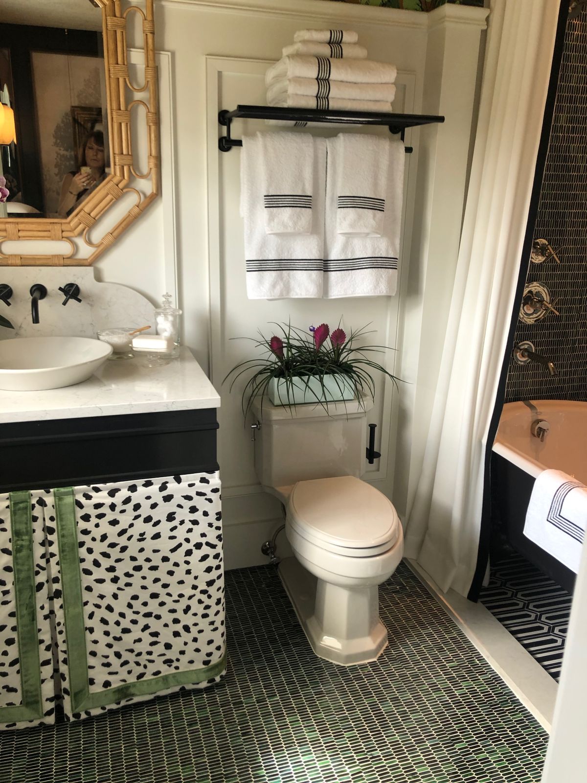 Sütőpor és ecet a kád lefolyójában – Meglepetés!