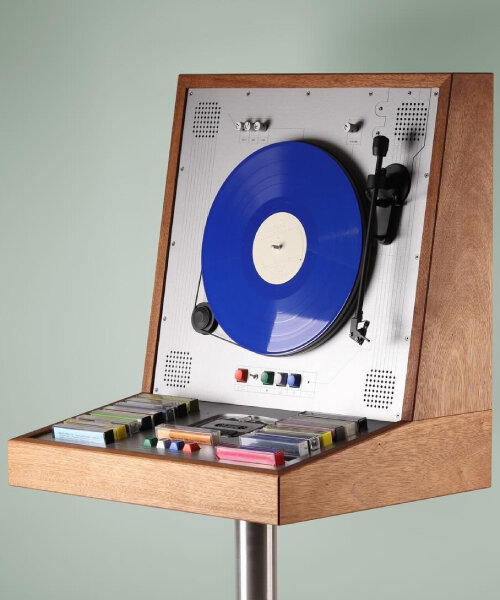 Fából készült zenei kabinet: lemez és kazetta egyben!