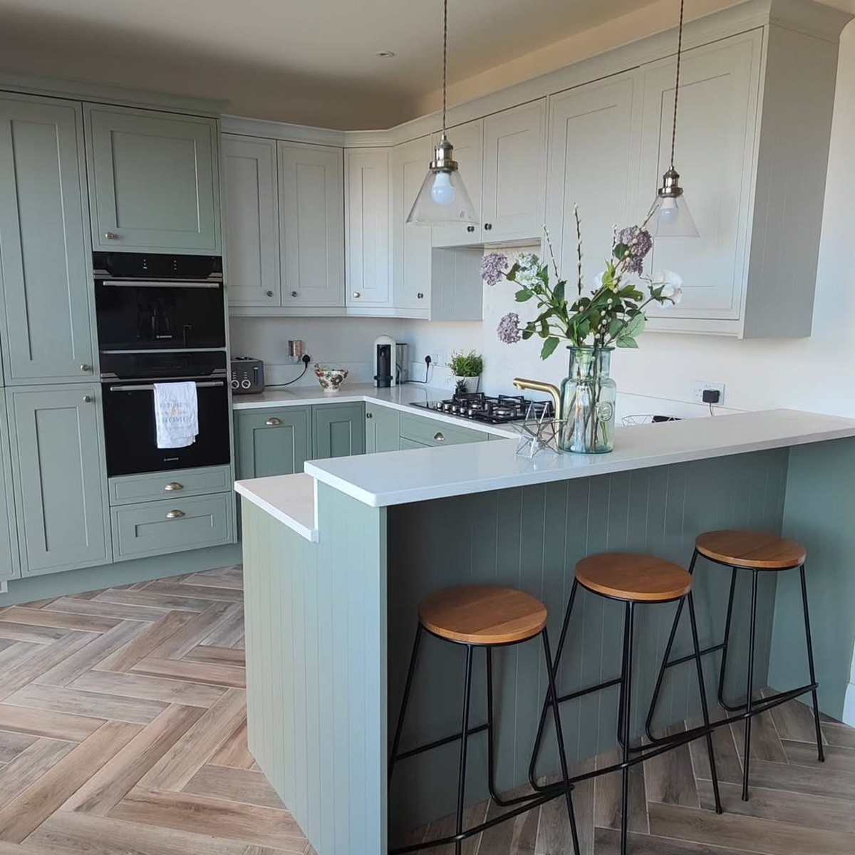 Slim gurulós tároló: a megoldás a fürdőszobák káoszára!