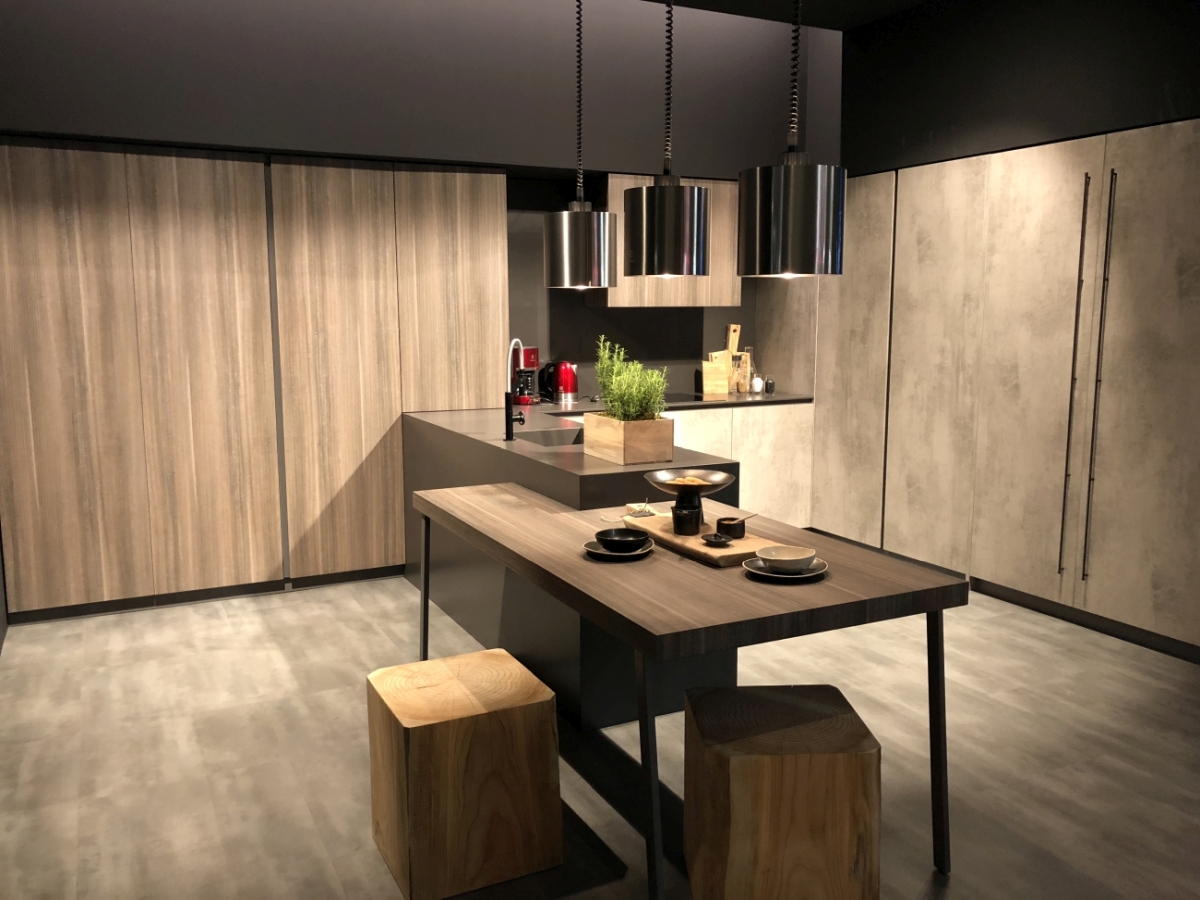 Csempe eltávolítás: Meglepetés a konyhában!