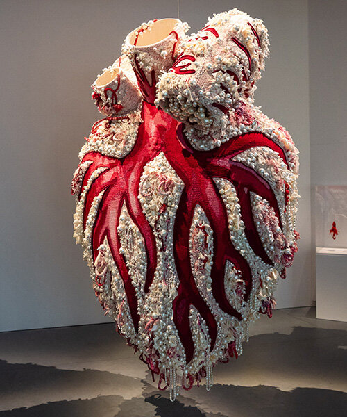 Ema Shin: Monumentális szív, aprólékos hímzéssel Sydneyben!