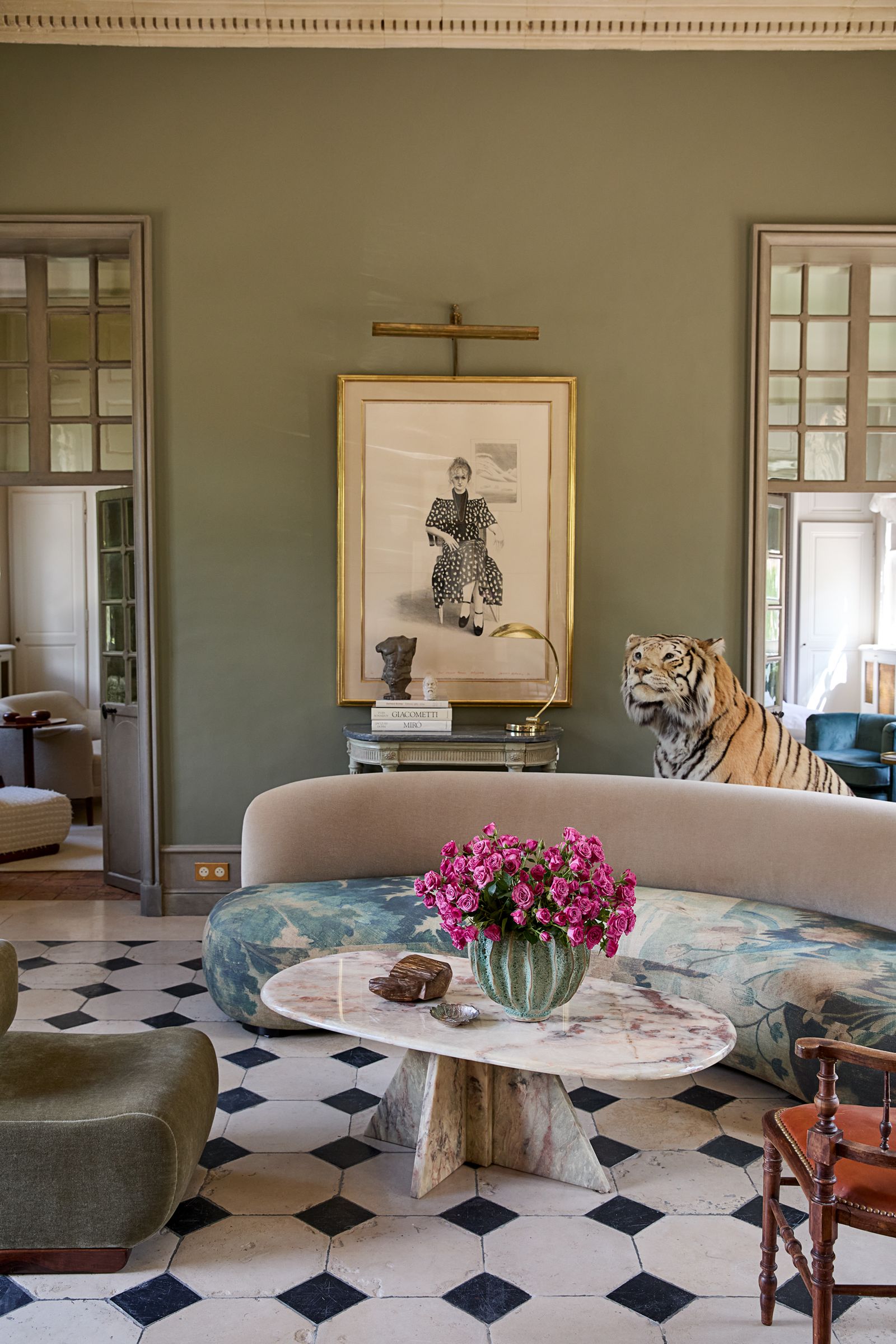 Diszkócsillogás és Louis XIII: Egy maximalista francia kastély!