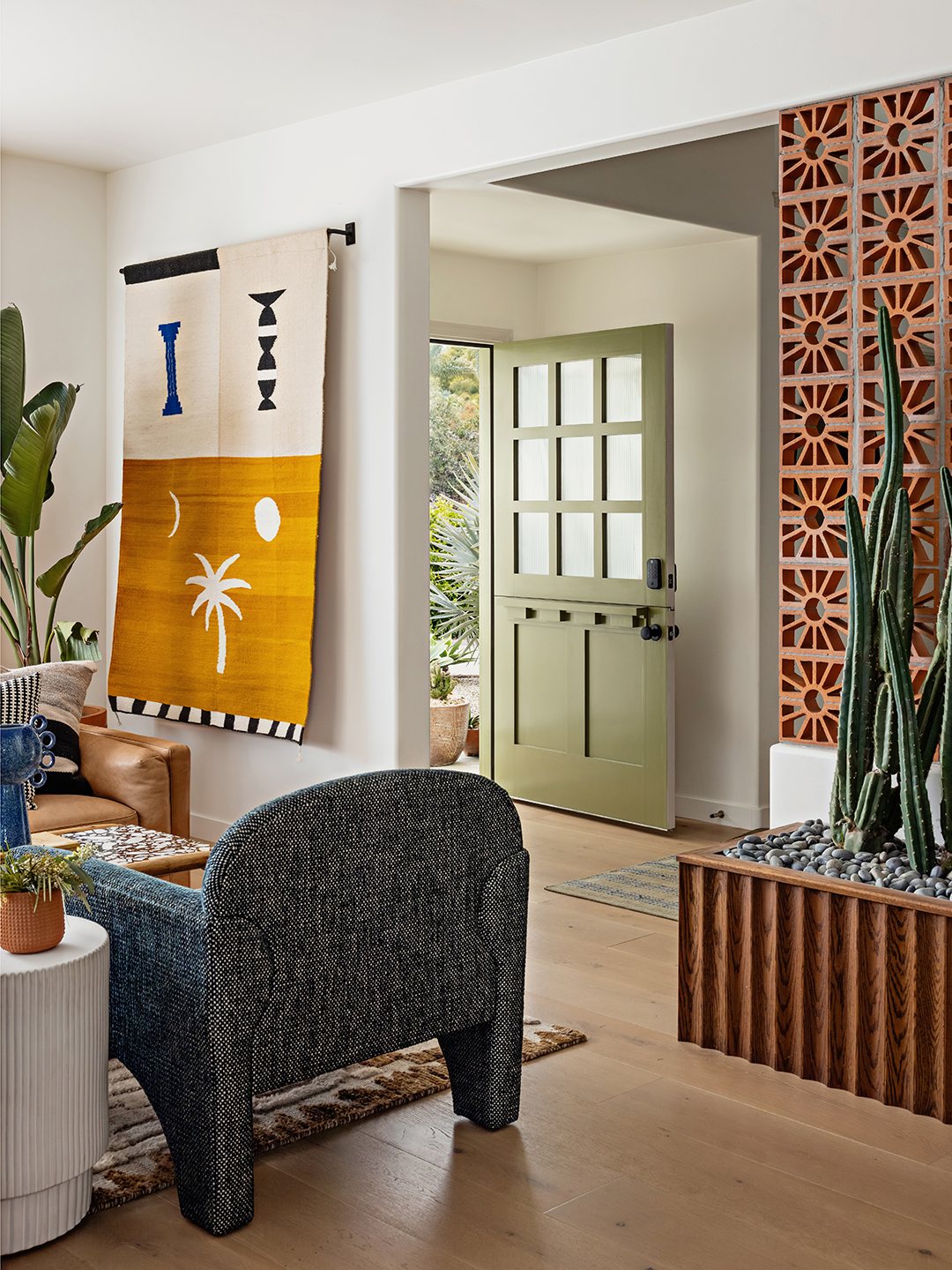 Surf ház: A 90-es évek unalmas doboza, ami újjászületett!