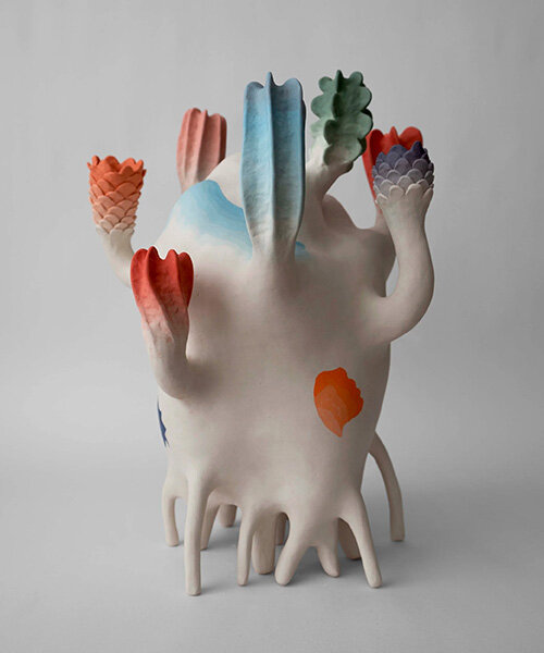 Janny Baek szobrai: színes kerámiaorganizmák ökoszisztémája
