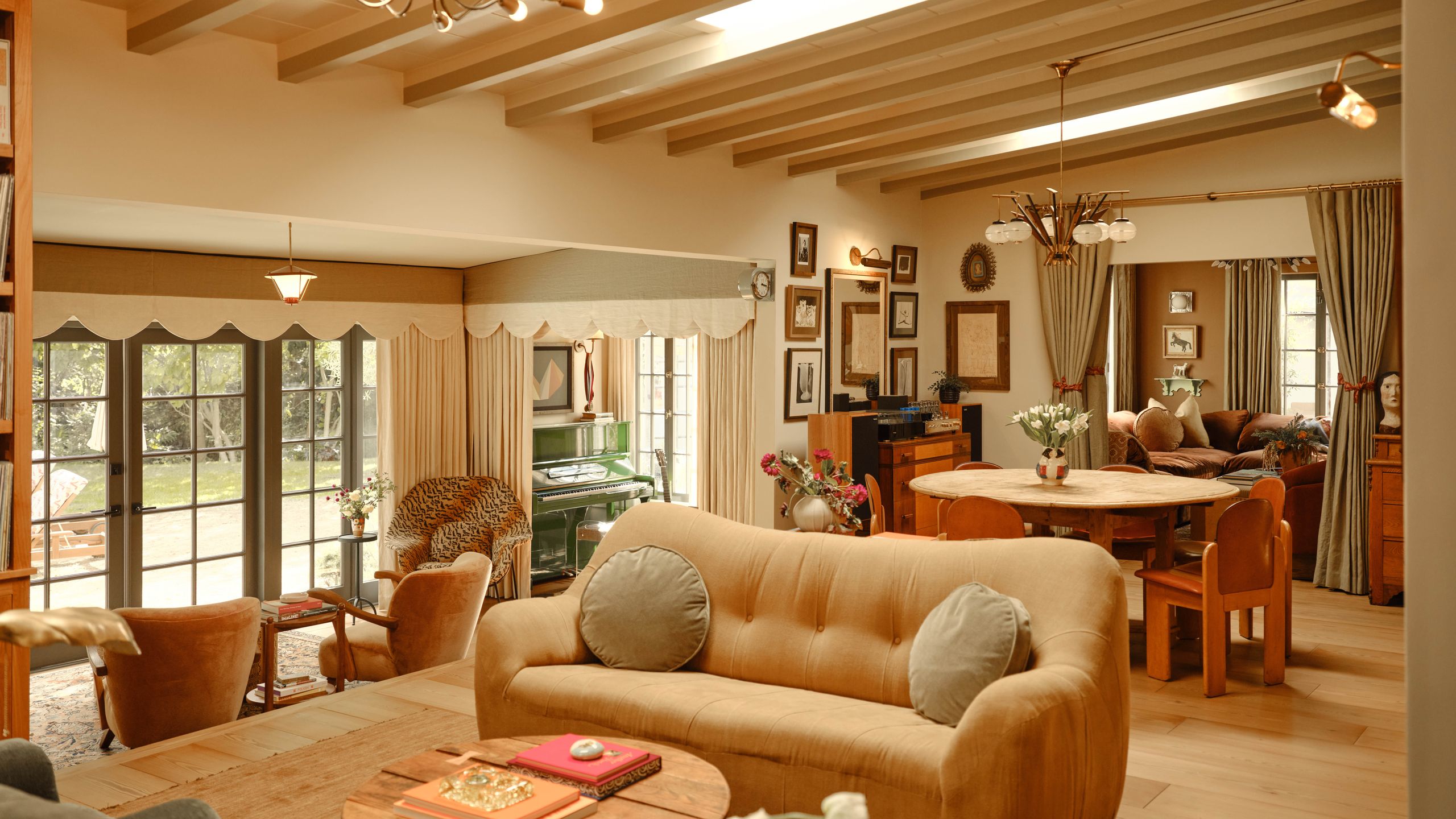 Landline hívásokhoz Nook és Grammy polc a Laurel Canyonban!