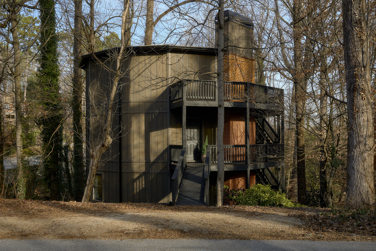 Körformájú otthon: 70-es évek luxusa nagyi kunyhójában!