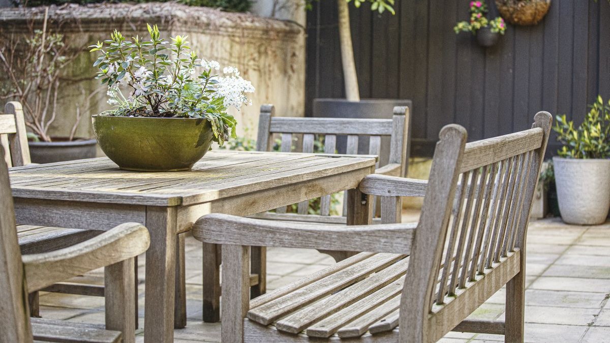 Kültéri burkolat ötletek: Íme a beton helyett 2026-ban!