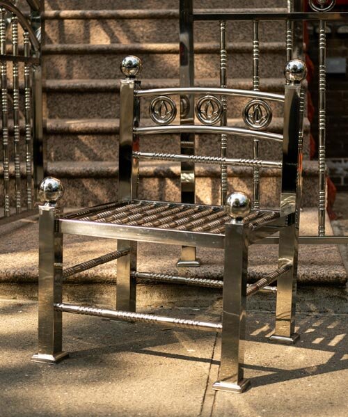 Acélkerítésből készült fehér szék: kihívás az amerikai álomnak!