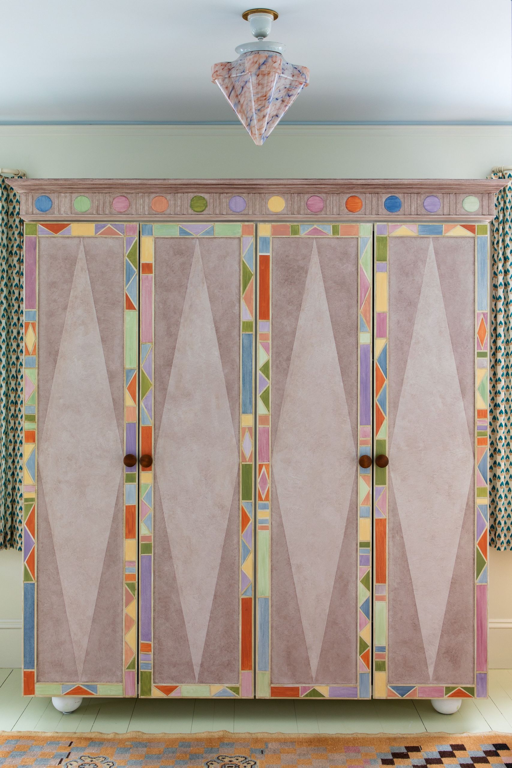 7 Legjobb szekrény, ruháknak, edényeknek és még sok másnak!