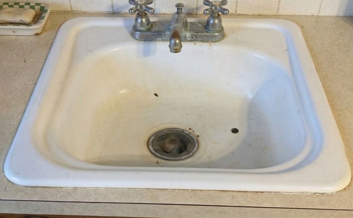 Régi raklapból praktikus boros polc készült!