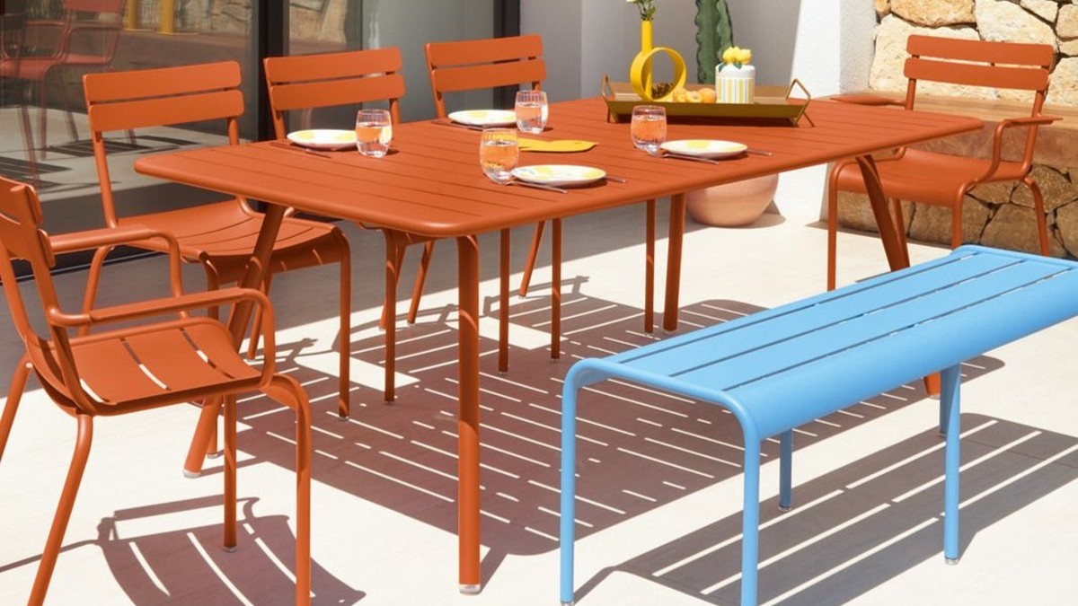 Kerttervezés 2026: Nyersanyagos megoldások a dekoráció helyett!