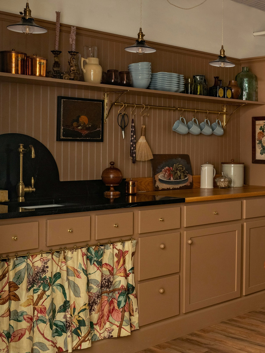 Cottagecore konyhák: 2023-ban végre merészebbek!