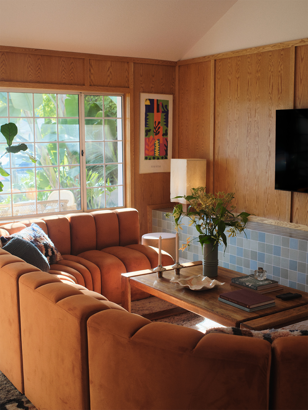 Csempe: Élénk fürdő és vidám kültéri bár Dél-Kaliforniában!