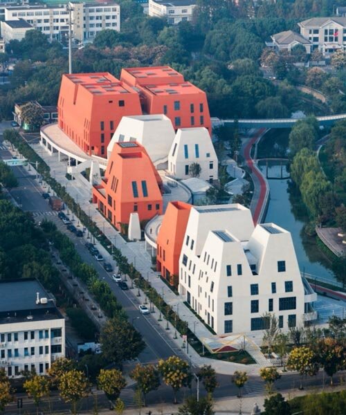 Piros és fehér sportkomplexum épül Daixi folyópartján!