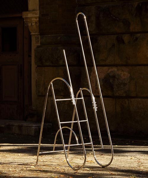 Acél létra: Brass hangszerek folyékony formáit idézi!