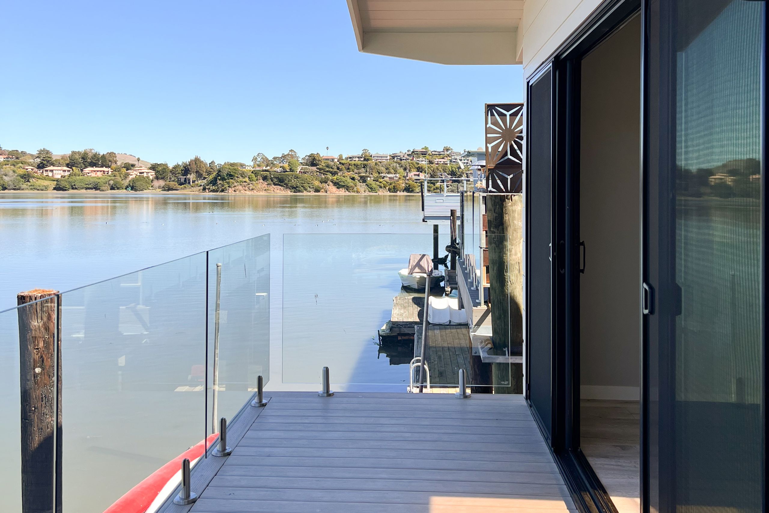 Házihajó átalakulás: Bauhaus stílus varázsa!