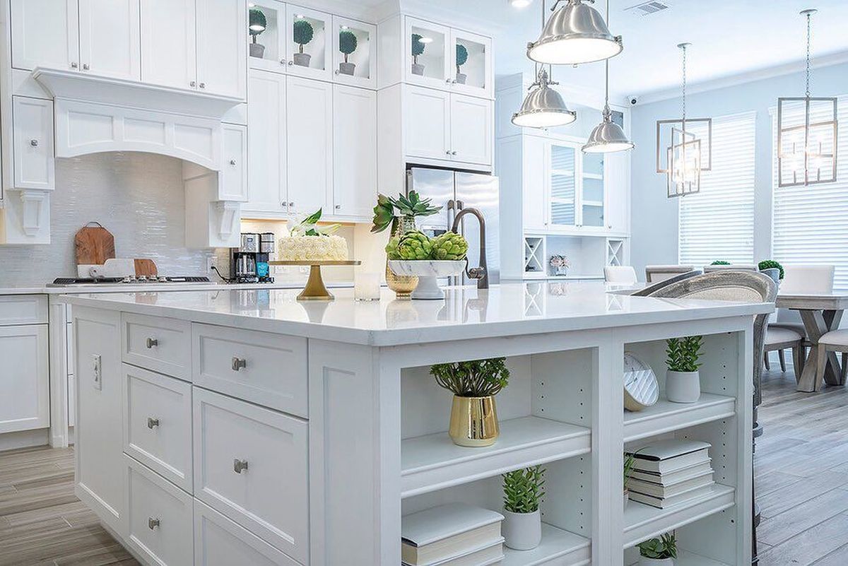 Zuhanyzónichek 2026-ra: Stílusos beépített tárolás!