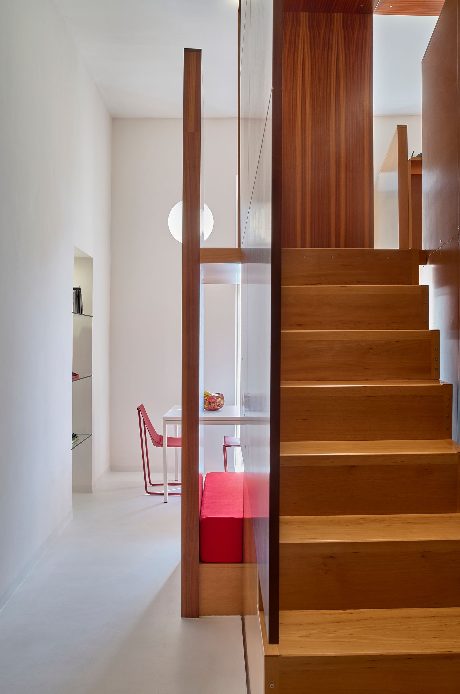 Olasz költő 280 négyzetlábnyi lakása: orosz babák és Gépek!