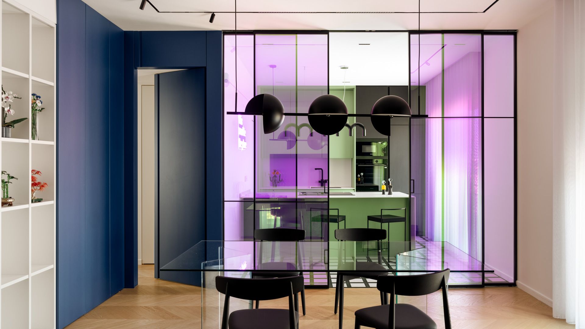 Színpszichológia: E pár piros díszítése Nápolyban!