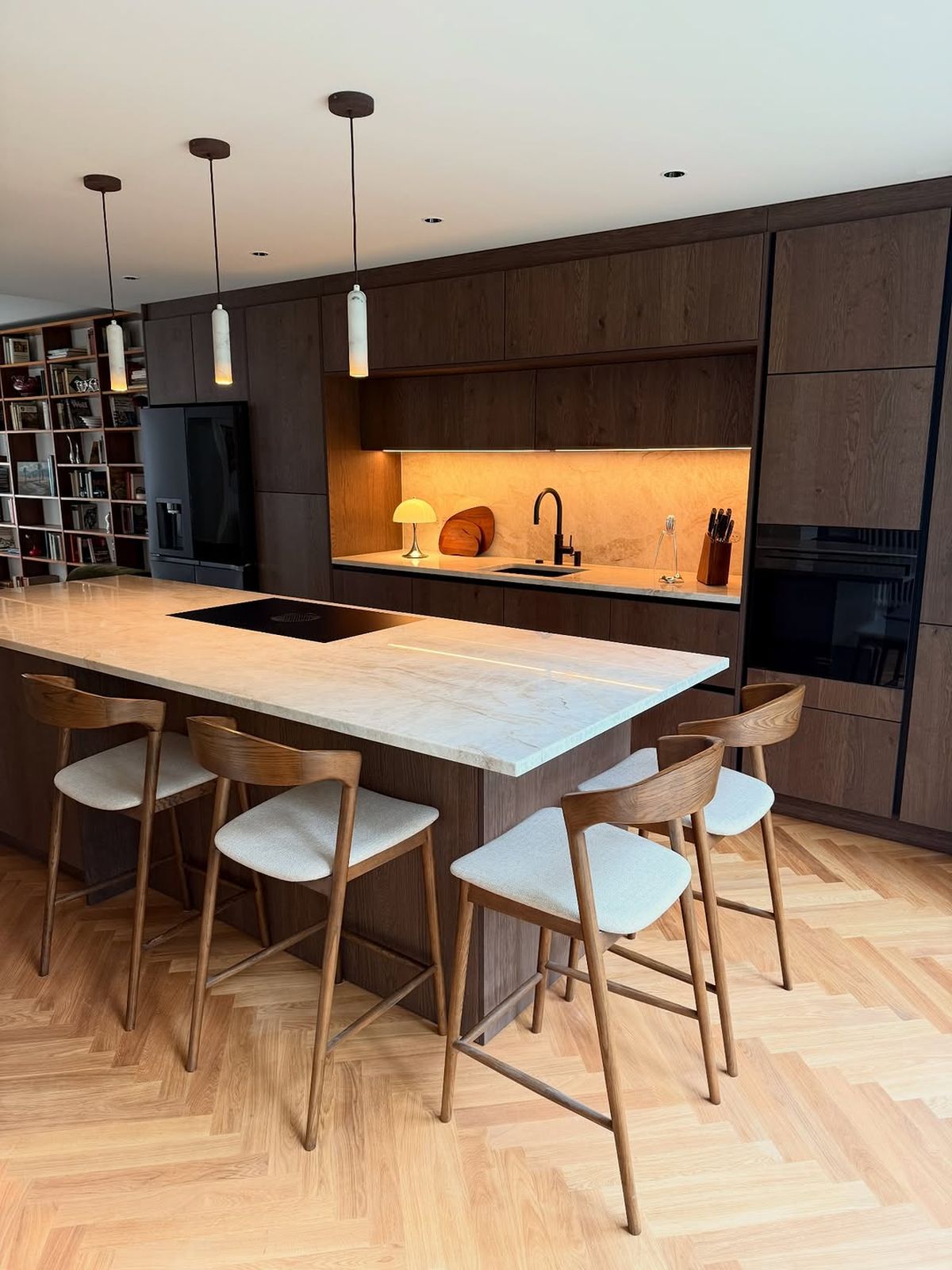 Szőnyeg ötletek 2026-ra: Síkká varázsolják a padlót!