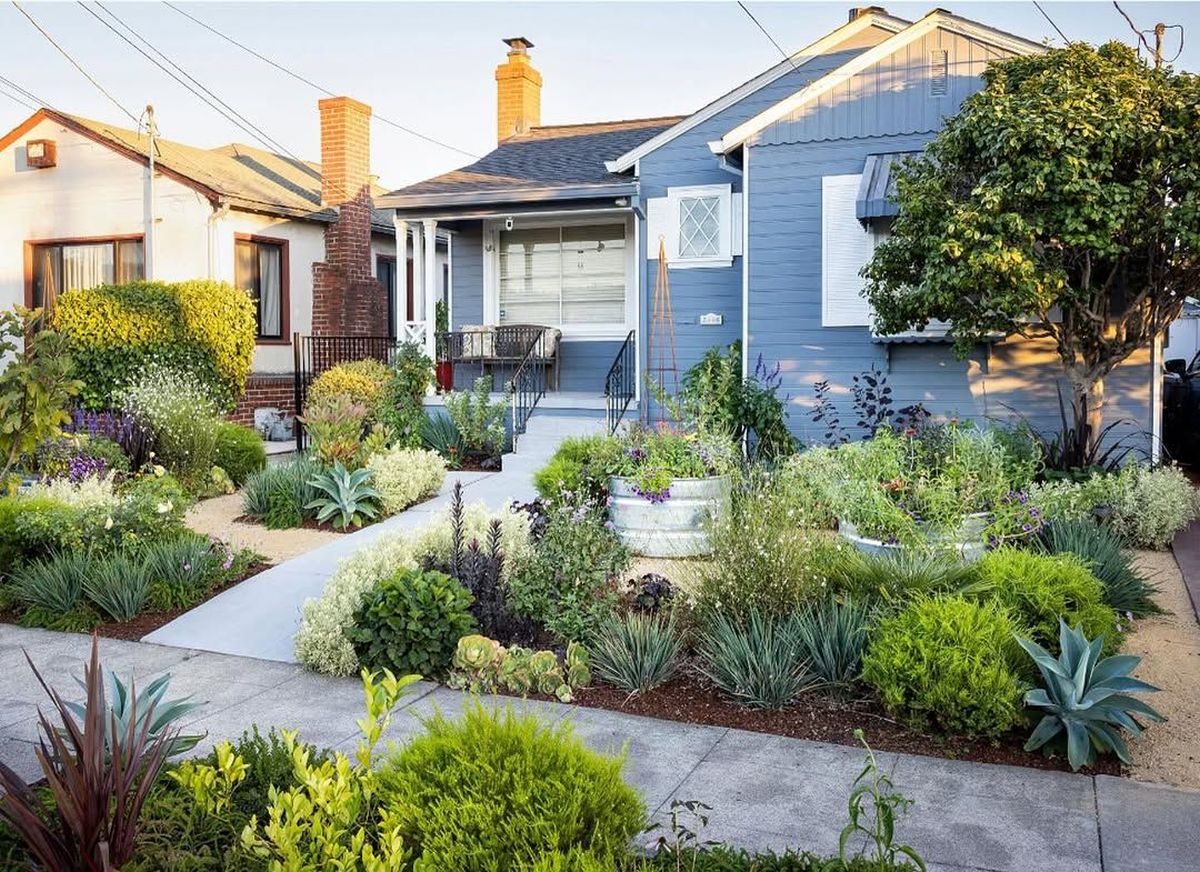 Feminine fürdőszoba ötletek 2026-ra: a sminkterület középpontban!