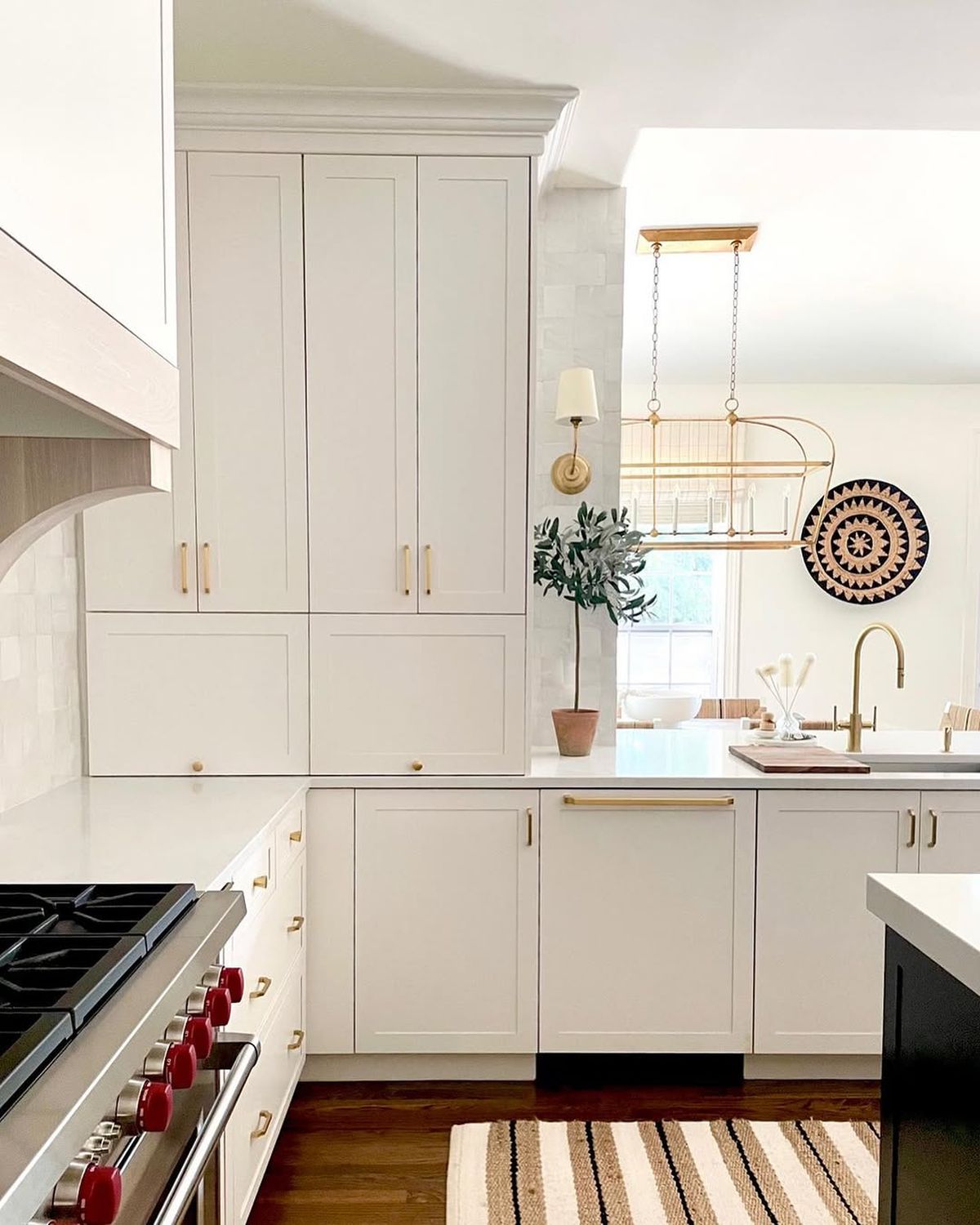 Zuhanyzónichek 2026-ra: Stílusos beépített tárolás!