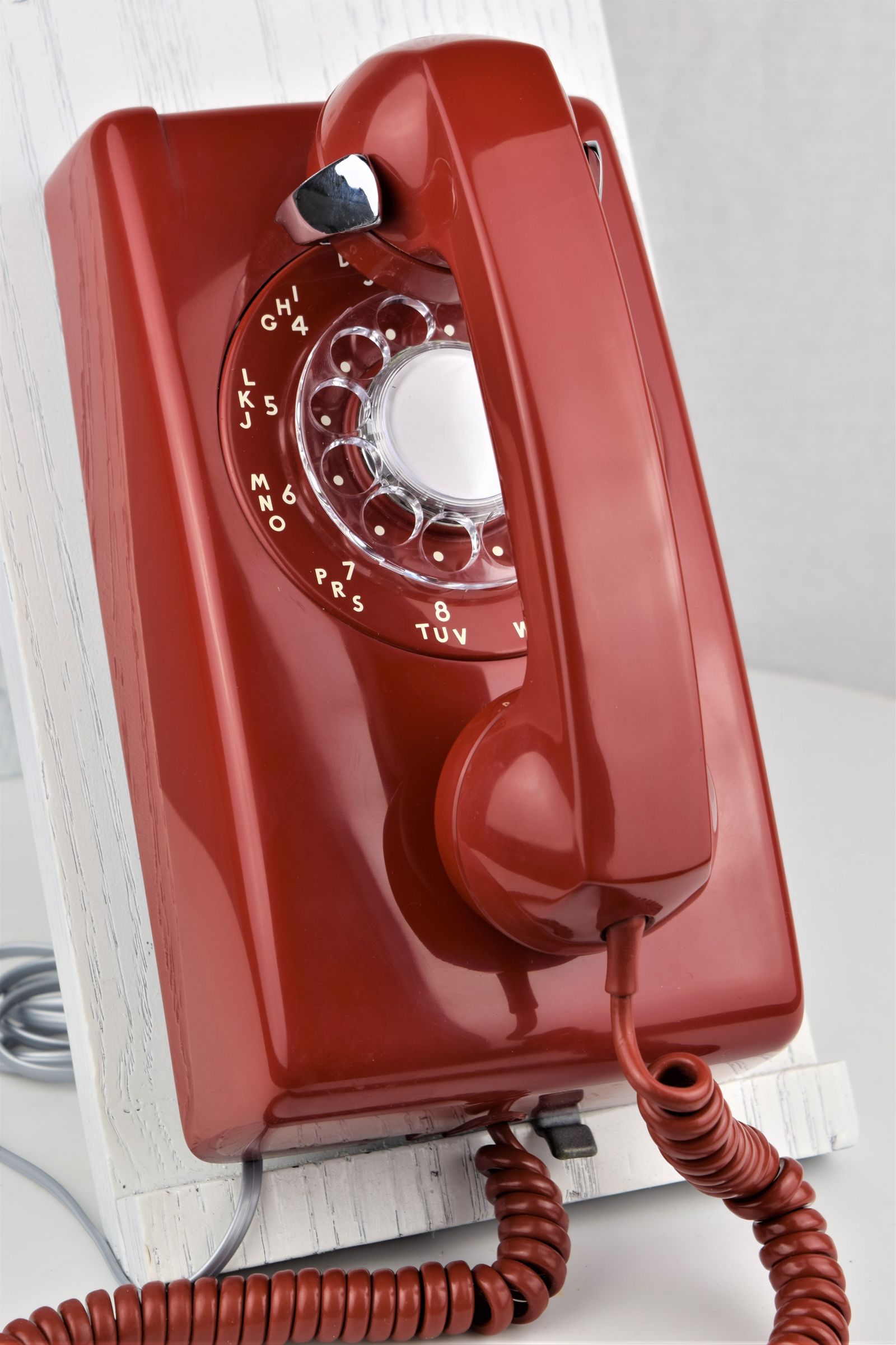 Vintázs tárcsás telefon? Rachel Brosnahan lakása igazolja!