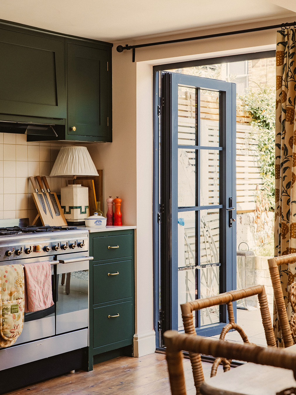 Cseresznye Vörös és Erdő Zöld: Harmónia Londonban!