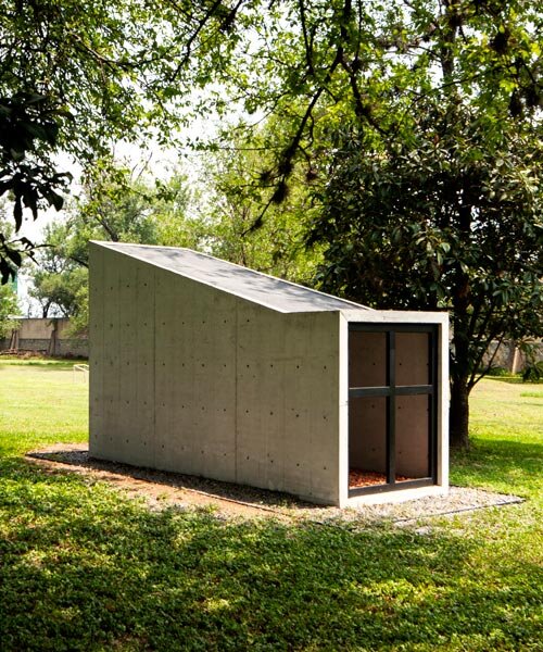 Vékony betonfalak: Kicsi kápolna S-AR újrahasznosított anyagból