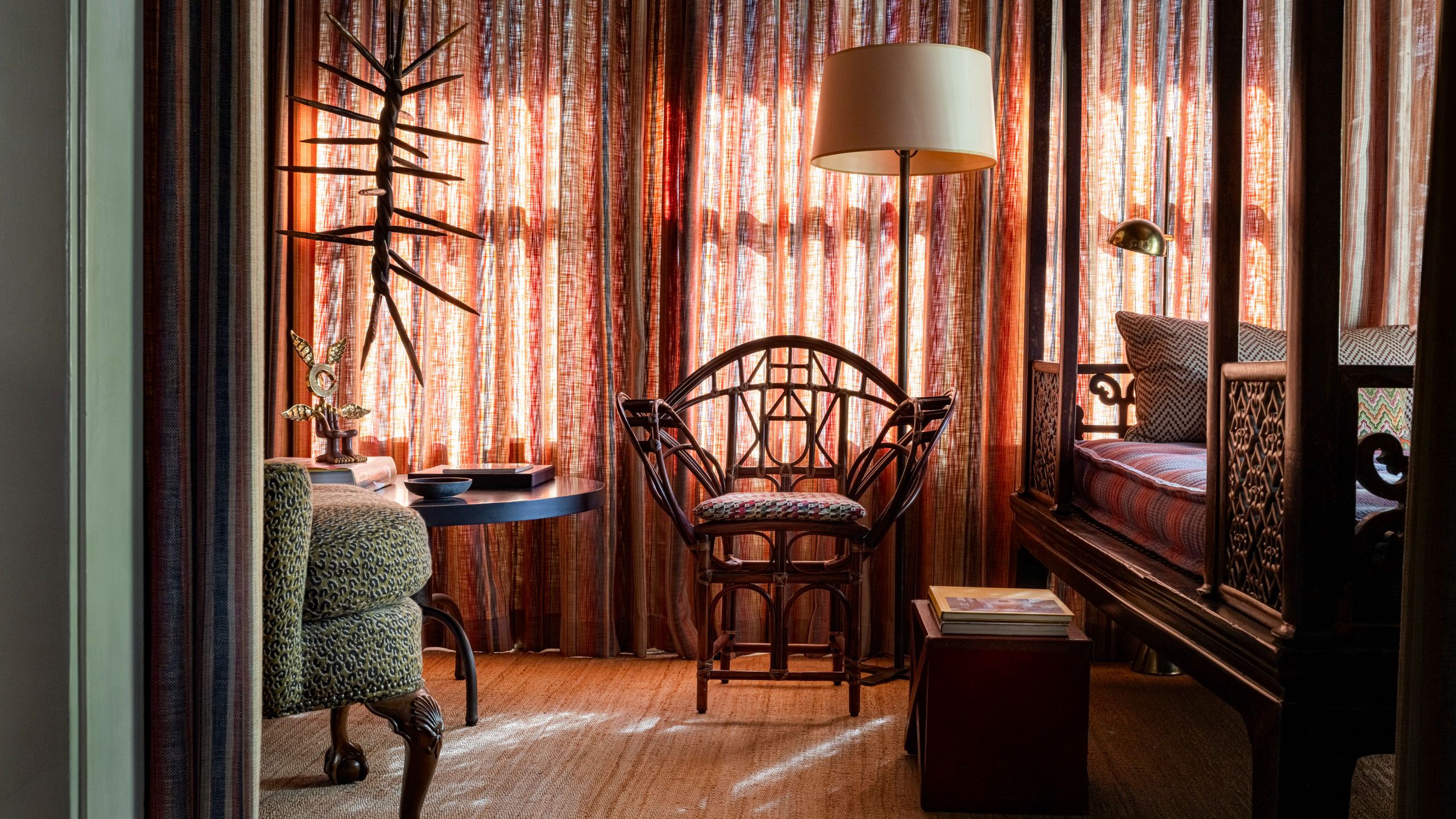 Ryan Lawson újraértelmezi a 1,500 négyzetlábos bungalow-t egy houstoni párnak!