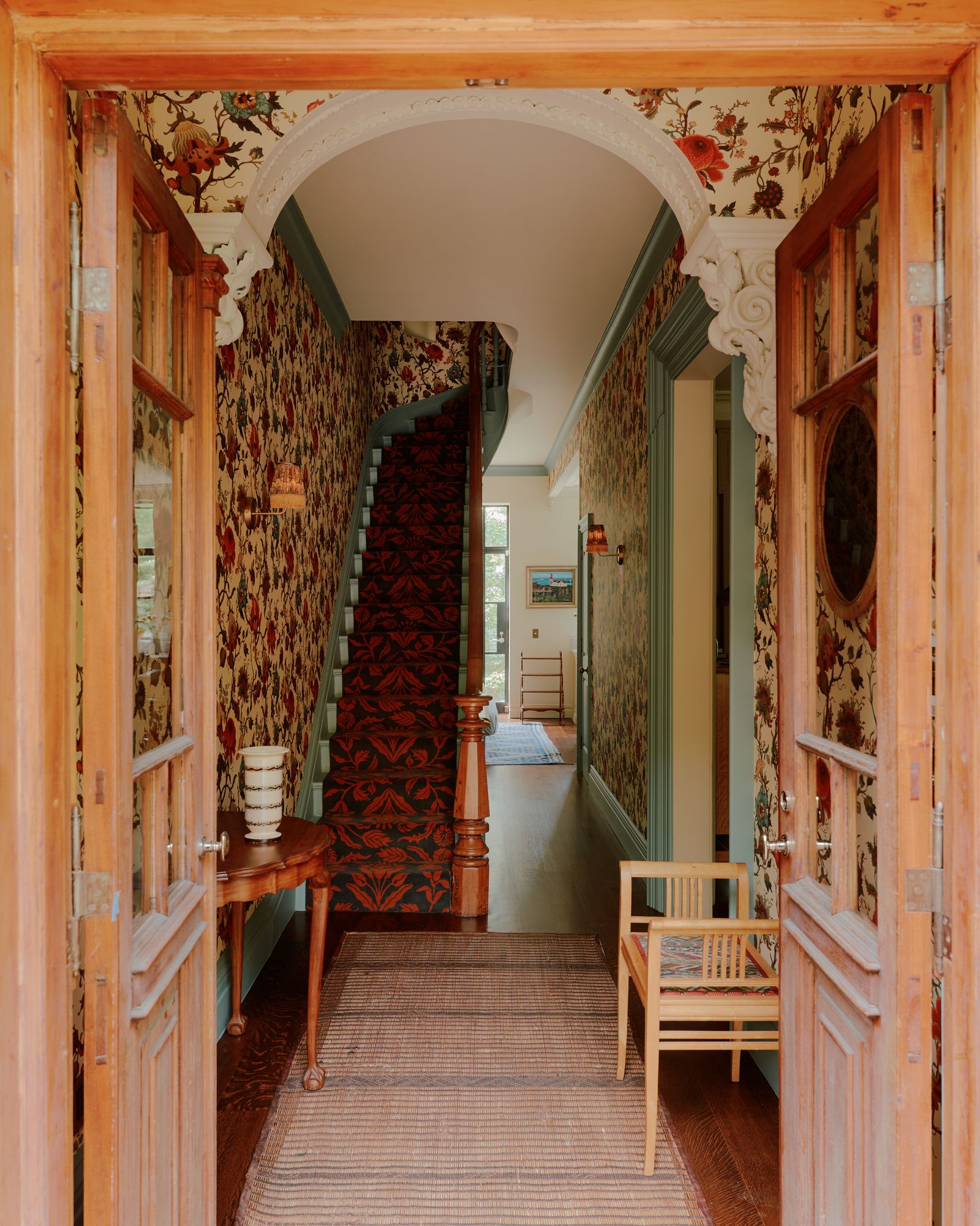 Brit virágokkal és színekkel teli 1901-es brooklyni ház!