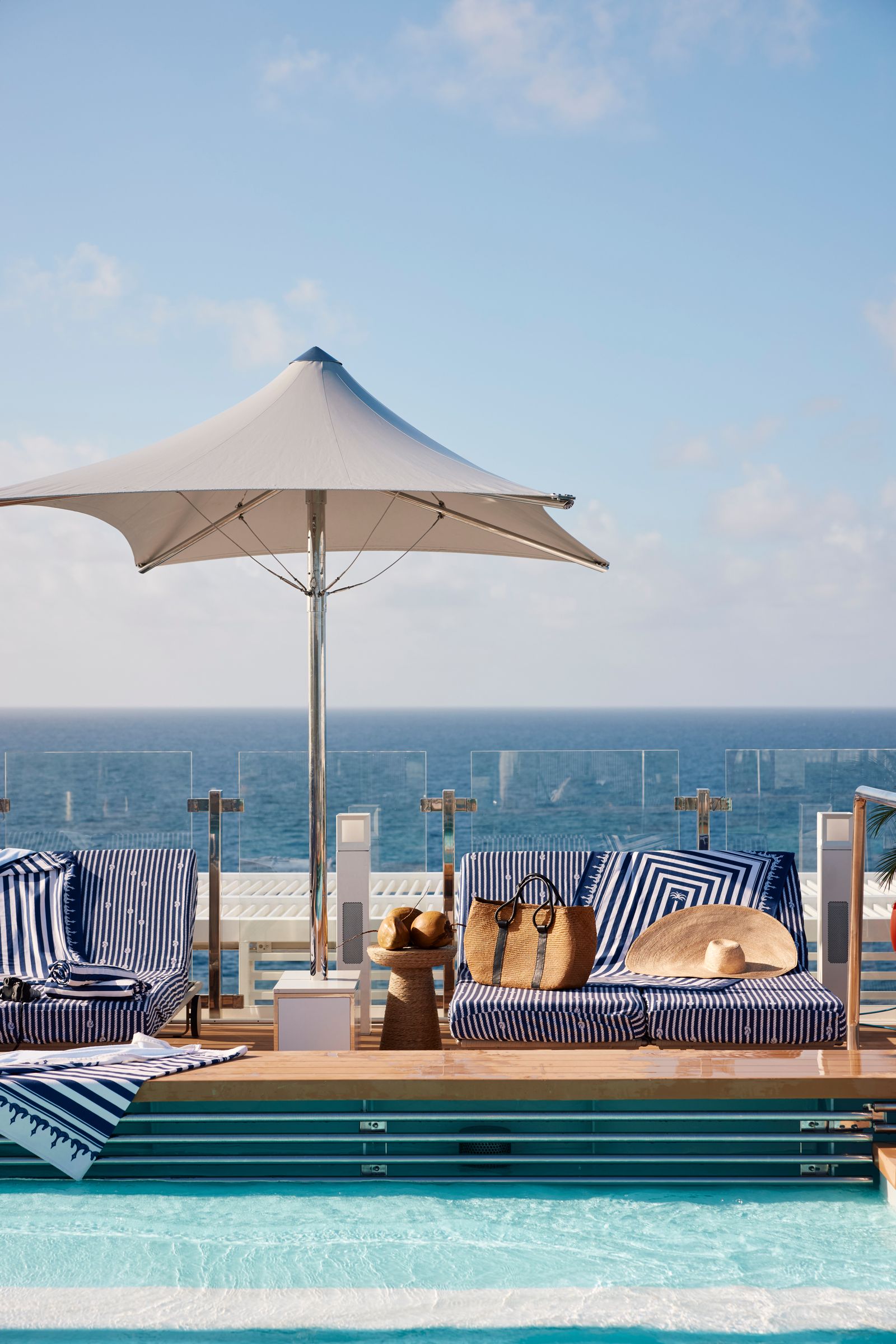 600 Milliós Ritz-Carlton Yacht: Új Luxus Kialakítás!